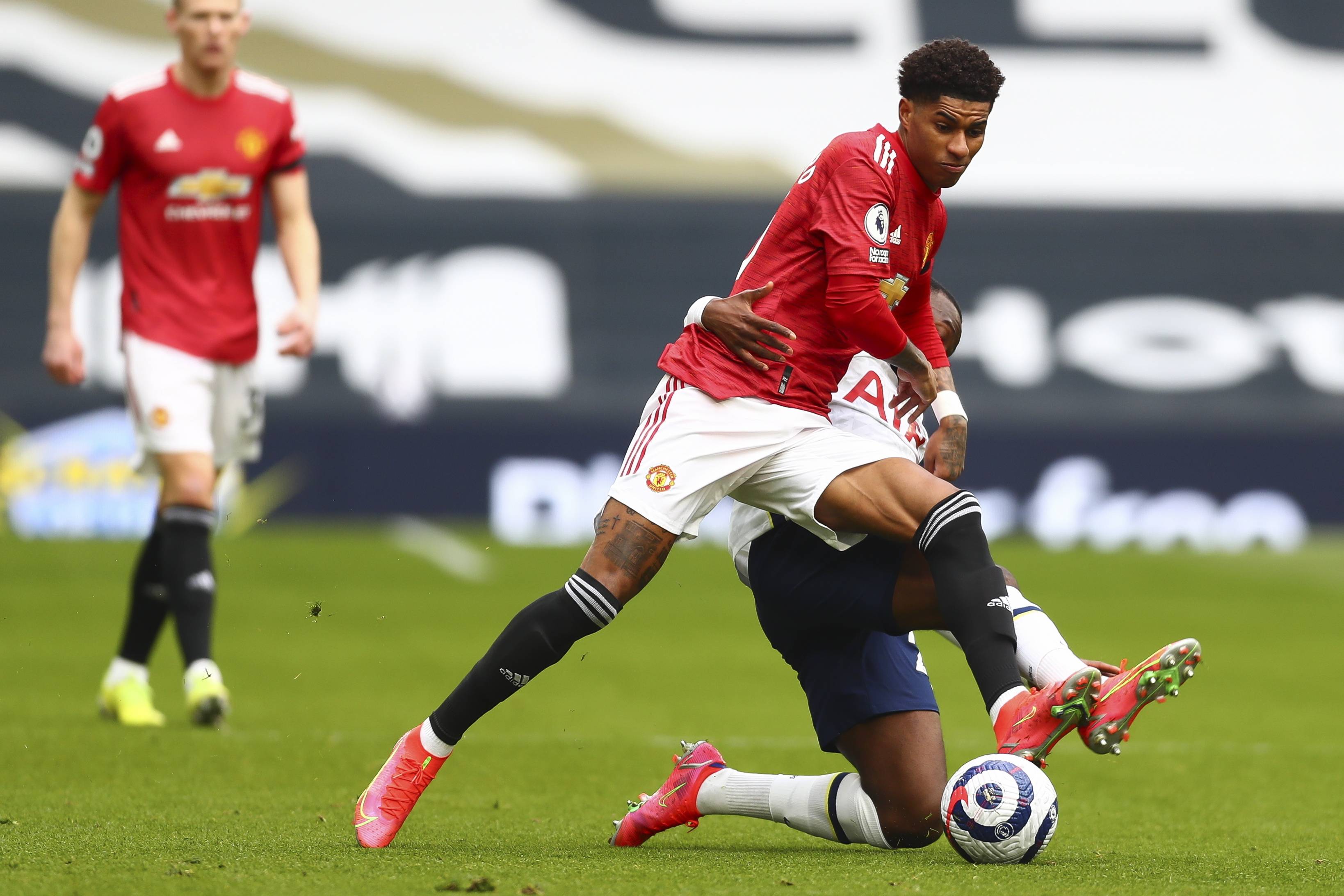 三队争夺白 三队争夺白