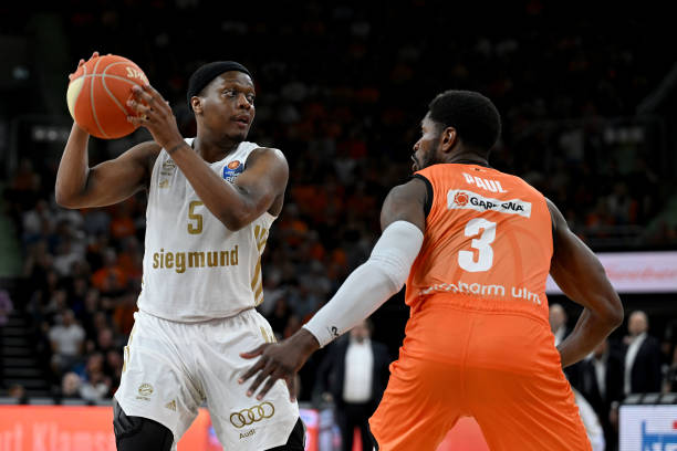 逐渐转向焦 逐渐转向焦