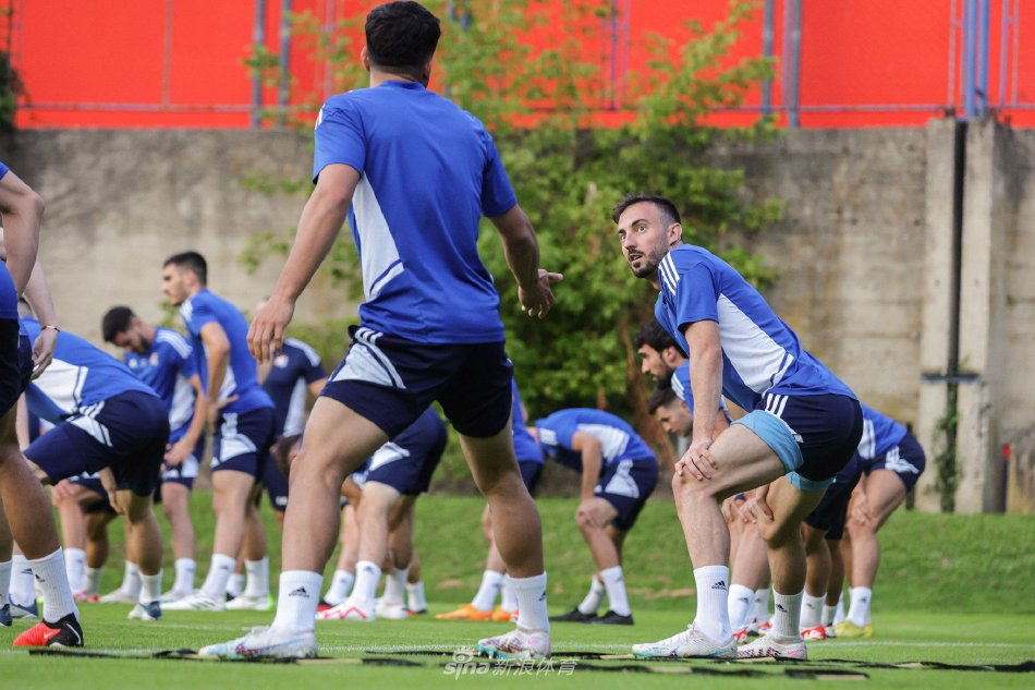 签下西蒙斯 签下西蒙斯